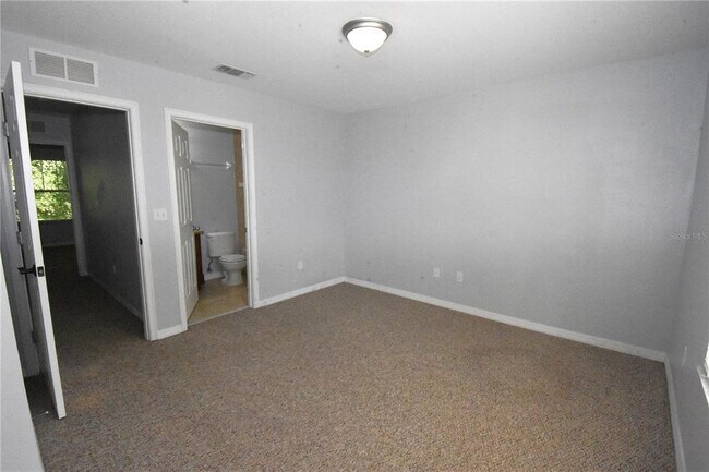 Building Photo - 4663 SW 48th Dr