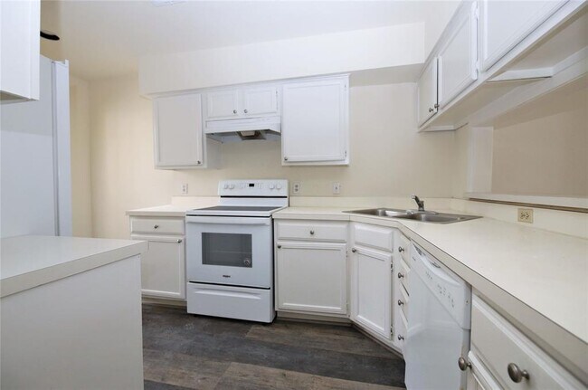 Building Photo - 777 Bering Dr