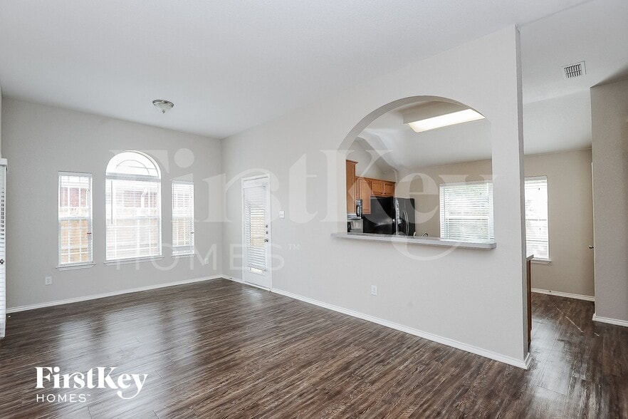 Building Photo - 2508 Esquire Dr