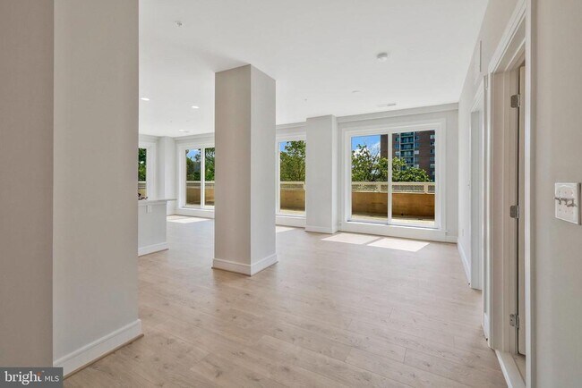 Building Photo - 635 Slaters Ln