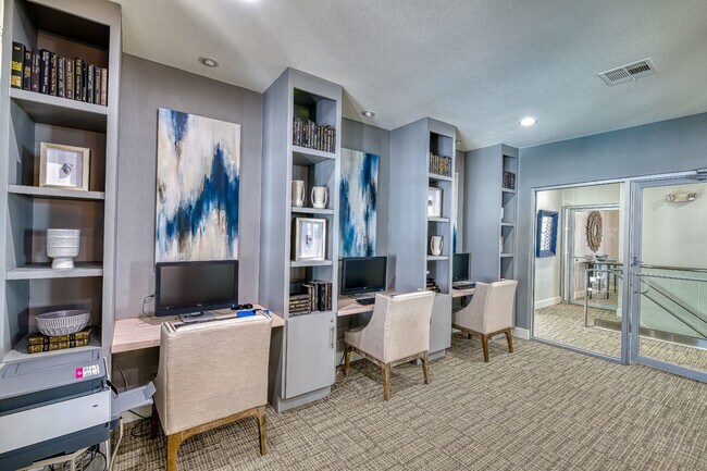 Building Photo - 3300 Cummins St