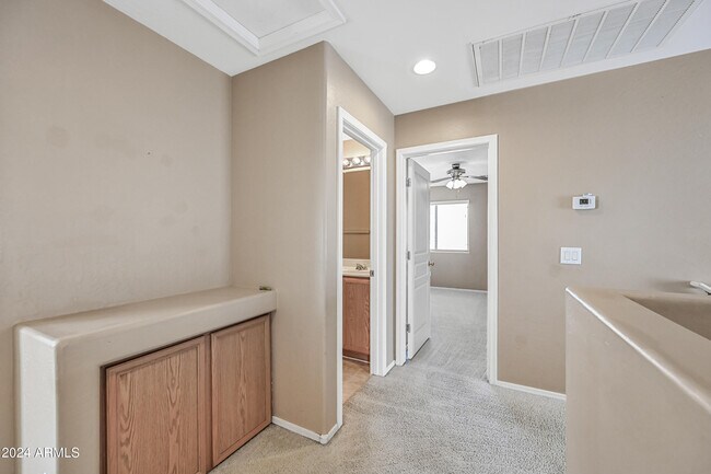 Building Photo - 1909 E Oxford Ln