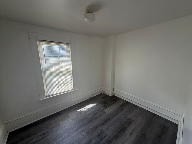 Building Photo - 40-42 Seminole Avenue