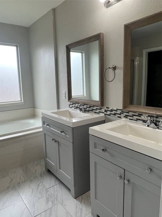 Building Photo - 12035 Duane St