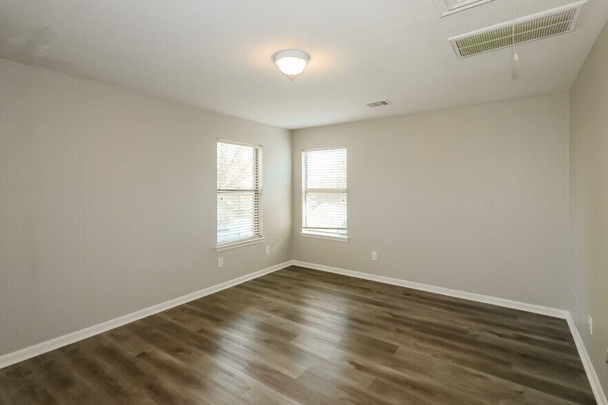 Building Photo - 7627 Cypress Edge Dr