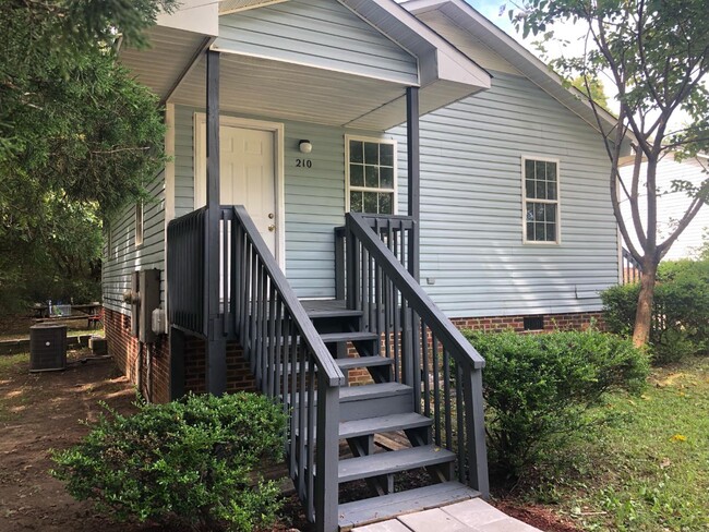 Building Photo - 208 Dent Ln