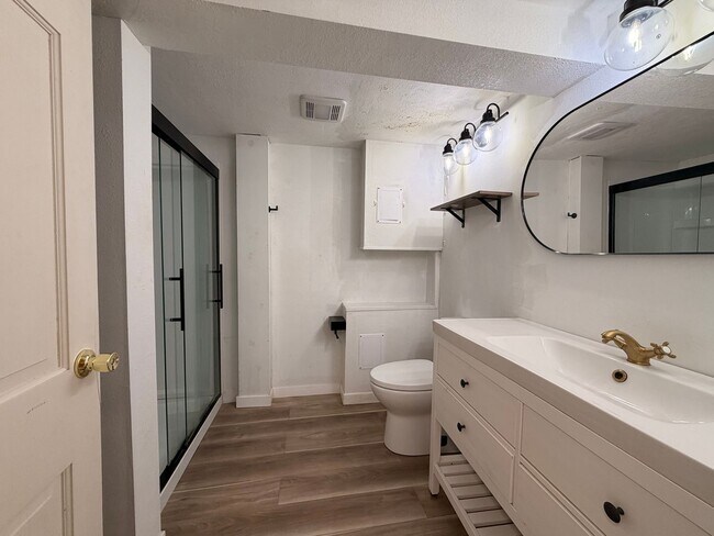 Building Photo - Gorgeous 2+ Bedroom 2 Bathroom Home $1995