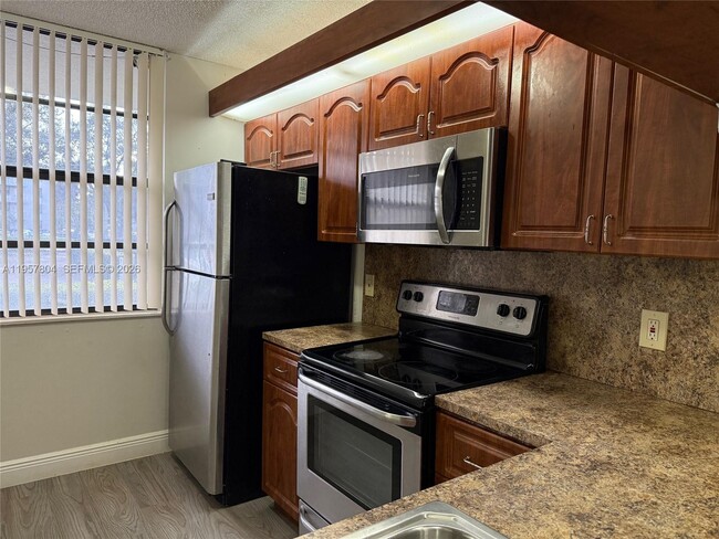 Building Photo - 1705 Whitehall Dr