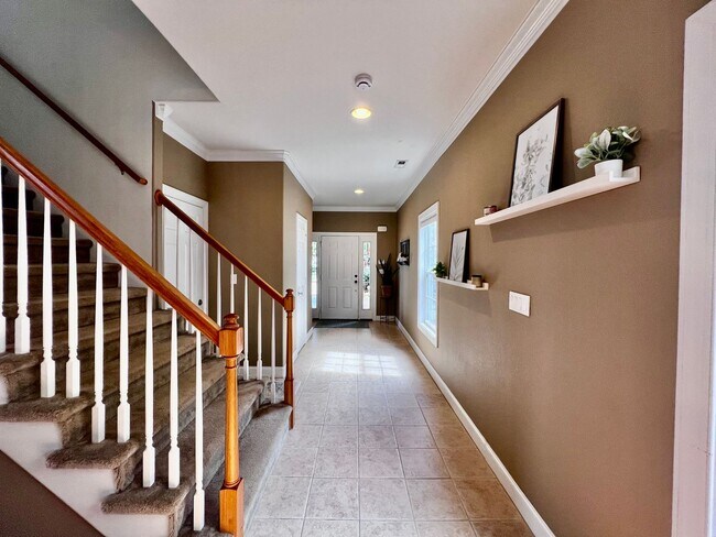 Building Photo - Charming Home Near Town Center VB with Large Primary Suite!