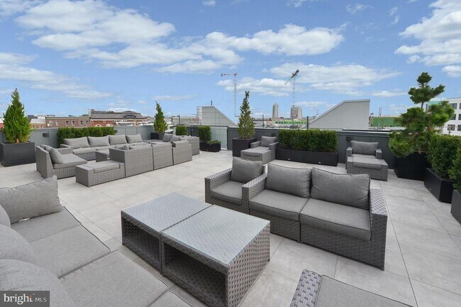 Building Photo - 236 W Thompson St