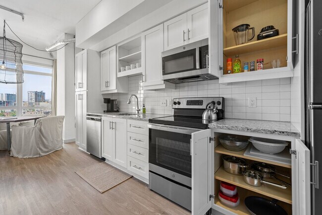 Building Photo - 505 16th Ave S