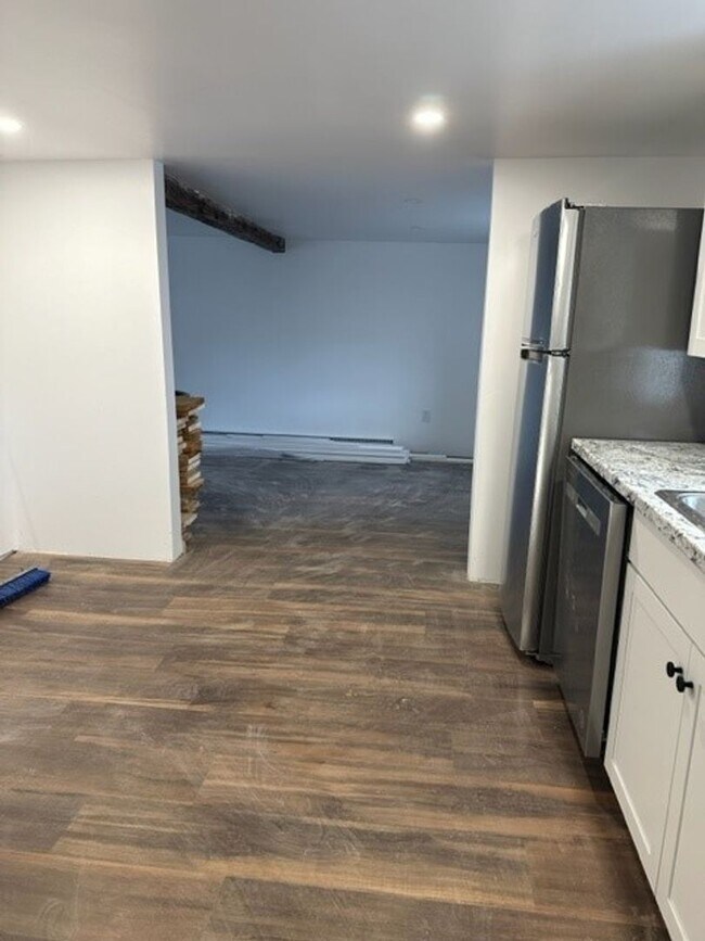 Building Photo - 129 E Market St