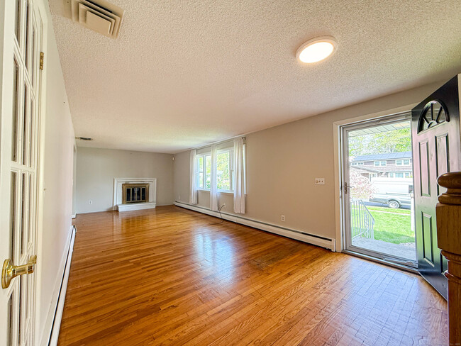 Building Photo - 115 Fuller Dr