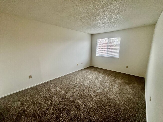 Building Photo - 2bd/2ba Washer/Dryer in unit!!!