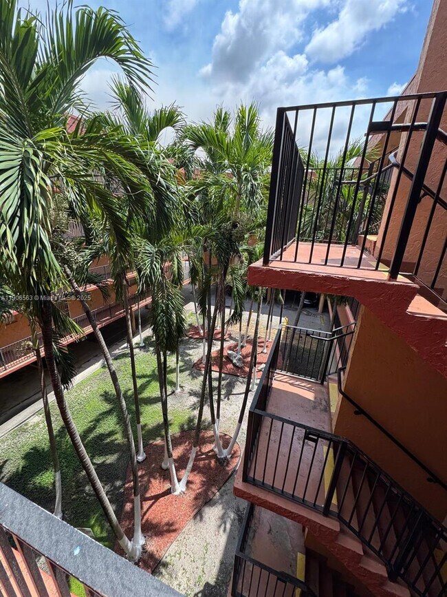 Building Photo - 1910 W 56th St