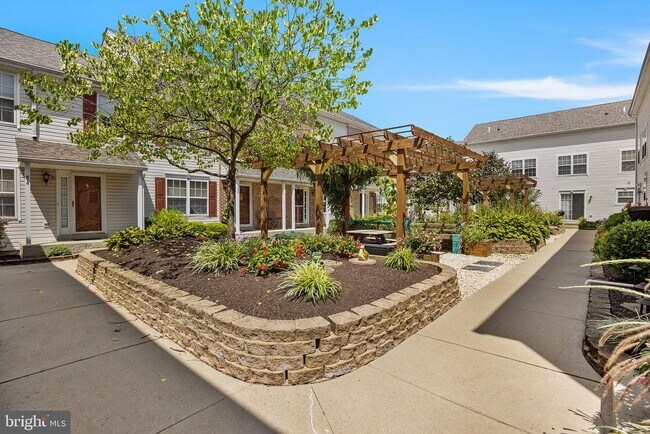 Building Photo - 618 Songbird Ct