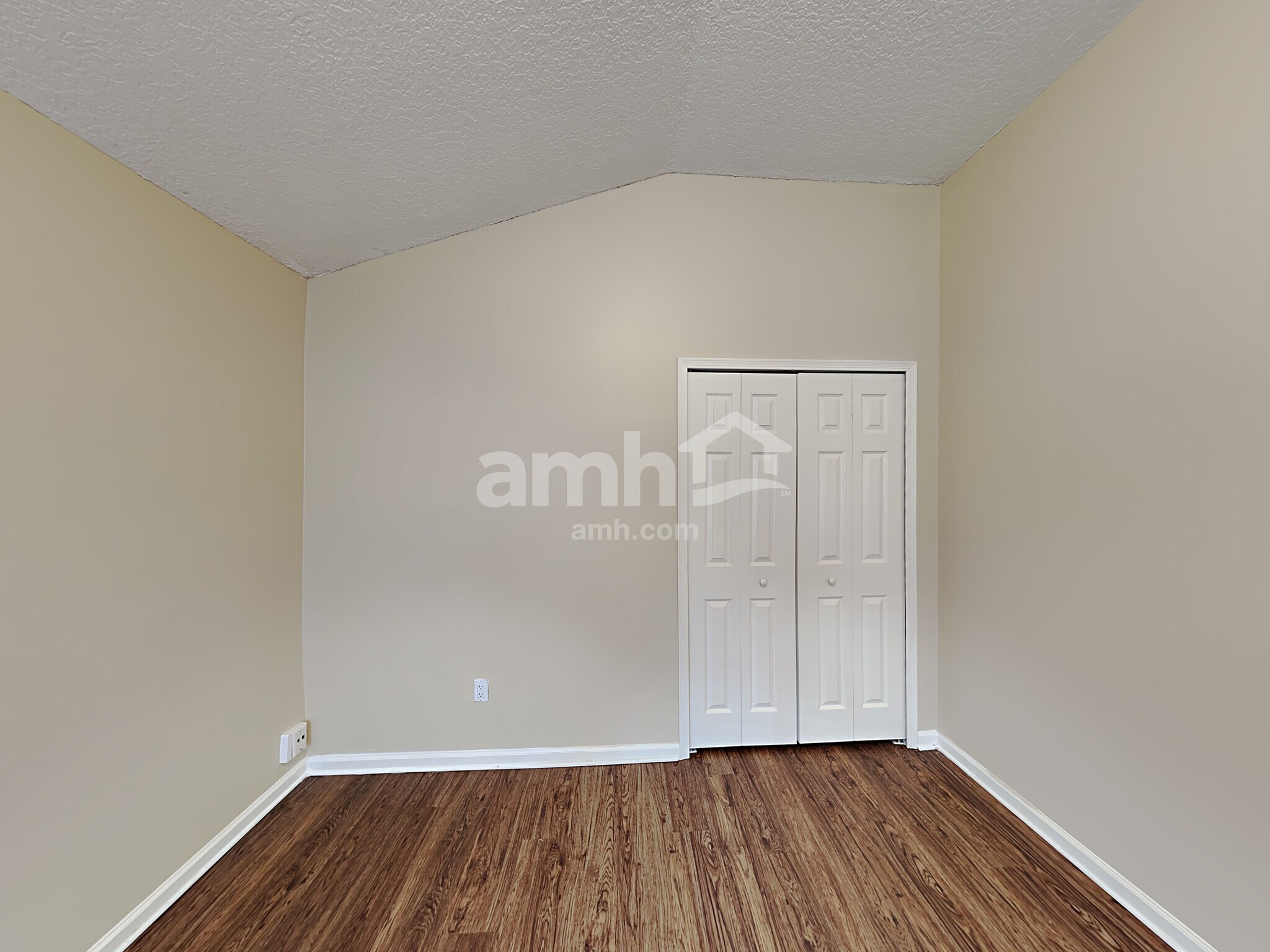 Building Photo - 805 Putters Green Way N