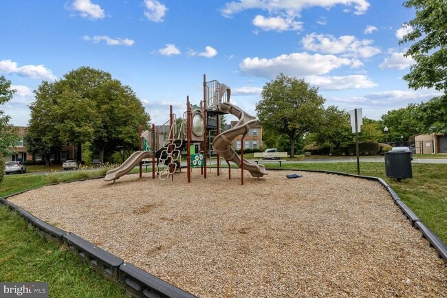 Building Photo - 303 Palmspring Dr