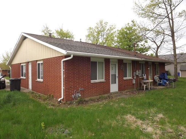 Building Photo - COMING SOON! Updated 2 bed 1 bath Condo