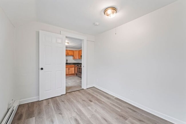 Building Photo - 2 New St