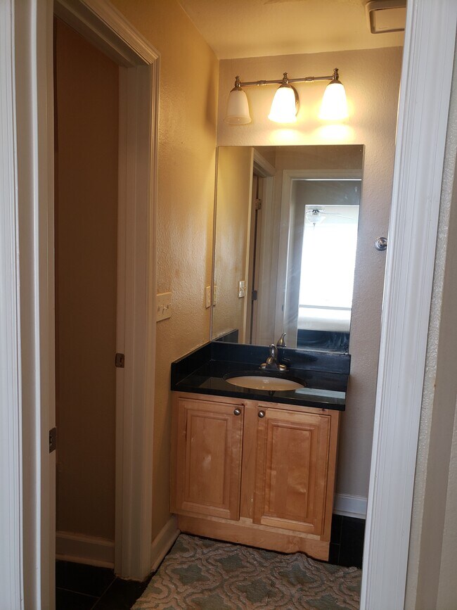 Building Photo - 2071 Dixie Belle Dr