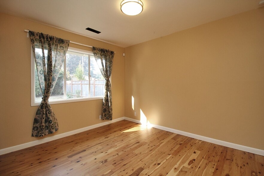 Building Photo - 2923 NE 92nd Ave