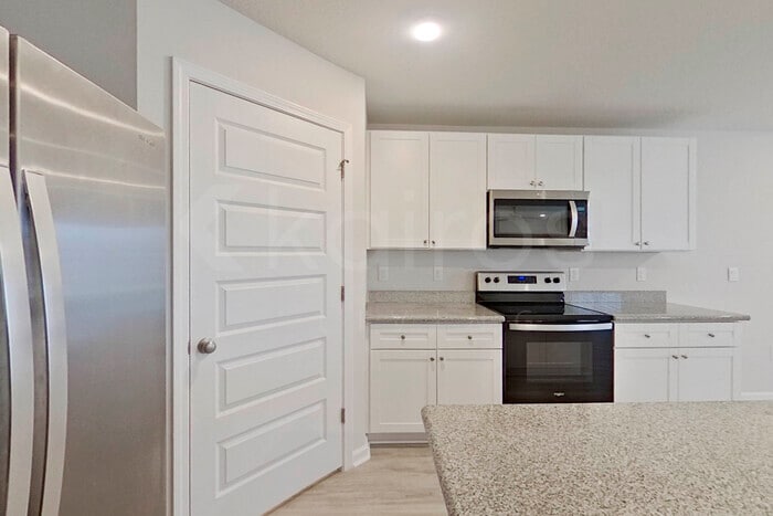 Building Photo - 412 Monarch Ln