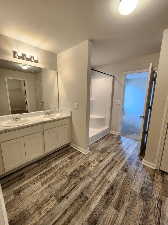 Building Photo - 925 Sapphire Stone Ln