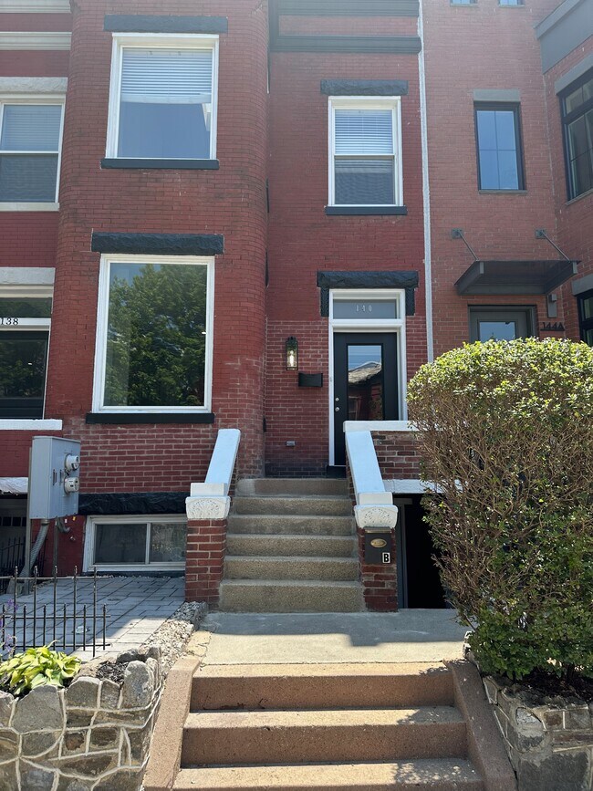 Primary Photo - 140 S St NW