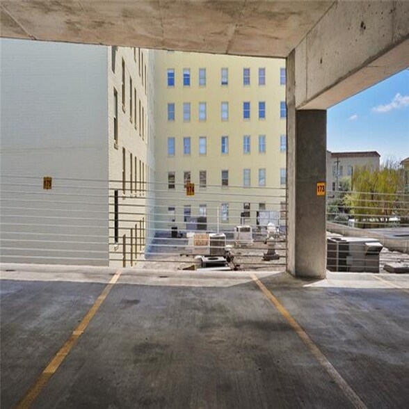 Building Photo - 1205 Saint Charles Ave