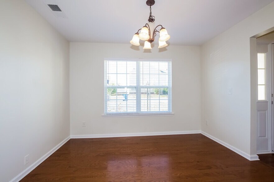 Building Photo - 10321 Samuels Way Dr