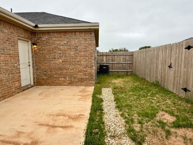 Building Photo - 5703 Kemper St