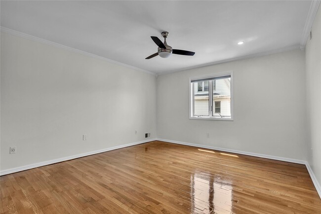 Building Photo - 116 Pelhamdale Ave
