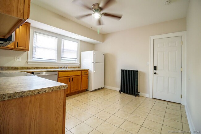 Building Photo - 1175 New Britain Ave