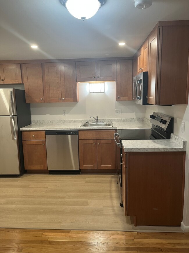 Building Photo - Azalea Court Apartments