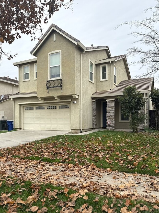 Building Photo - Pleasing 5/2 near college and UC