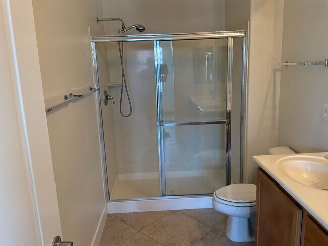 Building Photo - 2 bedroom 2 bathroom Condo