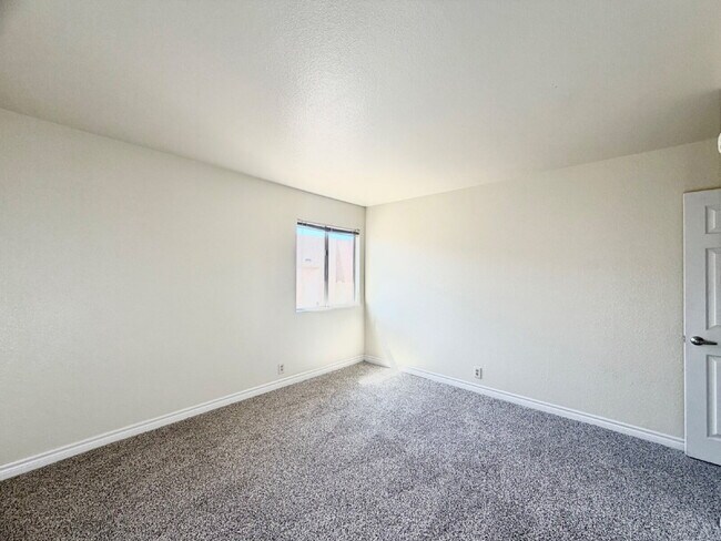 Building Photo - Las Vegas Guard-Gated Condo for Rent | 2 Bedroom Upstairs Unit | River Glen Community
