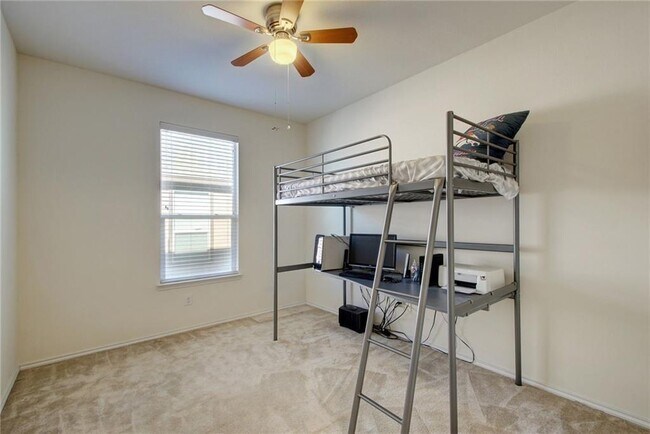 Building Photo - 5820 Sardinia Dr