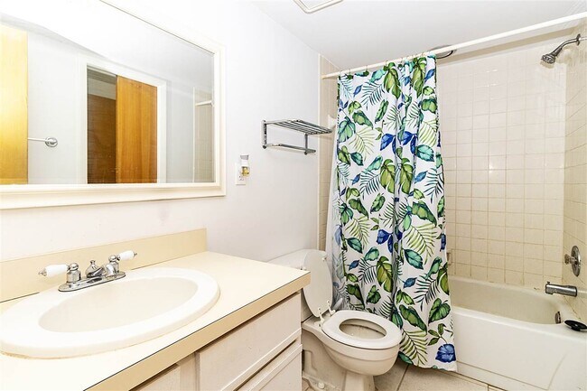 Building Photo - 200 16th St