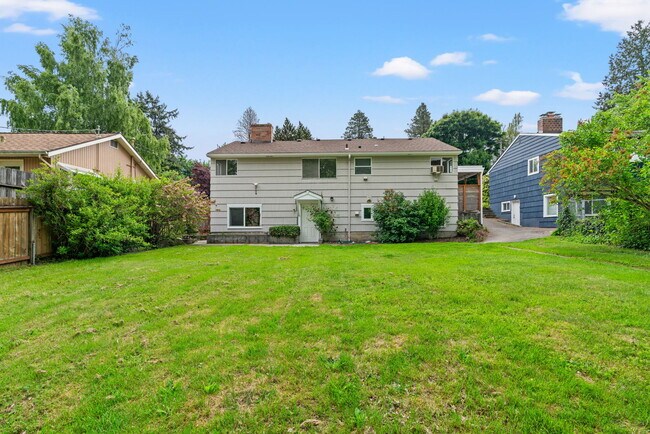 Building Photo - 13723 36th Ave NE