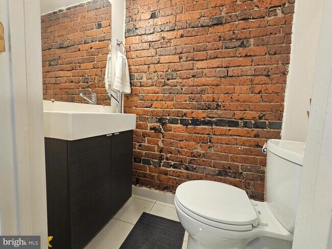 Building Photo - 1311 S St SE