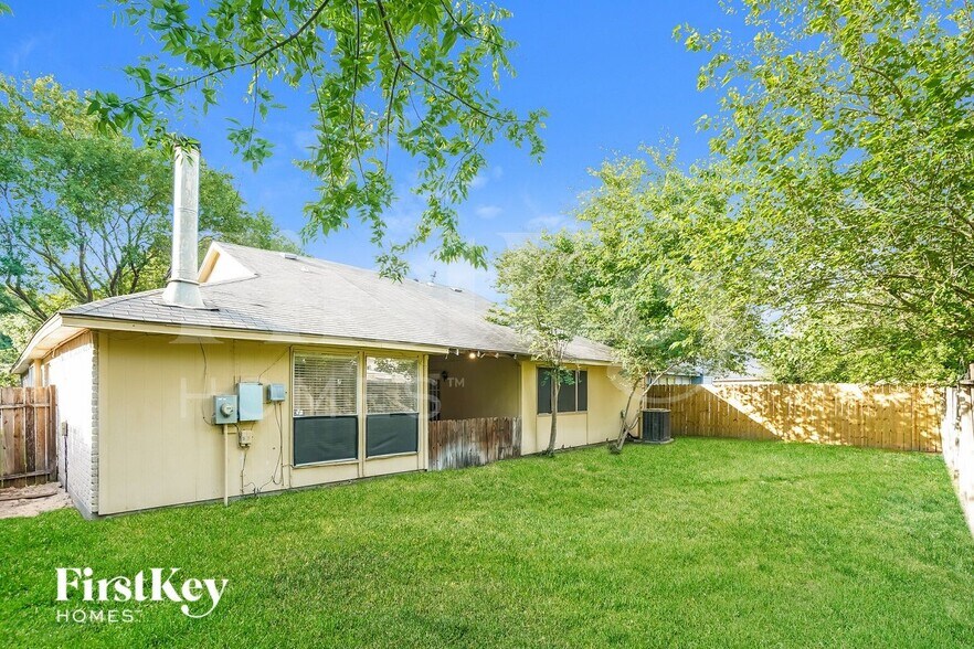 Building Photo - 2338 Loyanne Dr