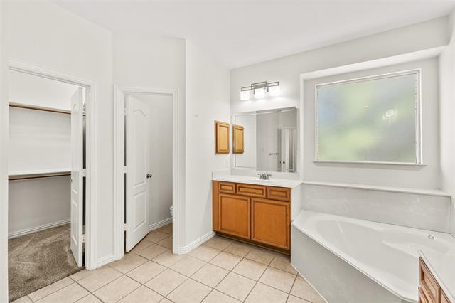 Building Photo - 15920 Alvarado Dr