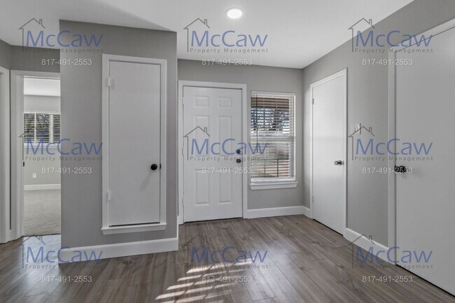 Building Photo - 706 Janann St