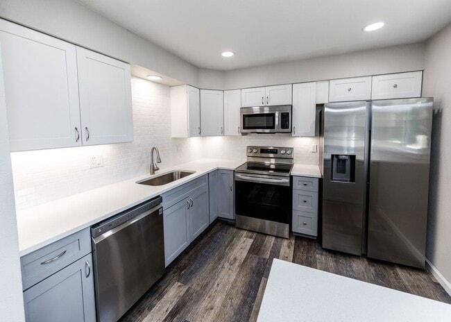 Building Photo - Charming 3 Bed Home Centrally located, Lar...