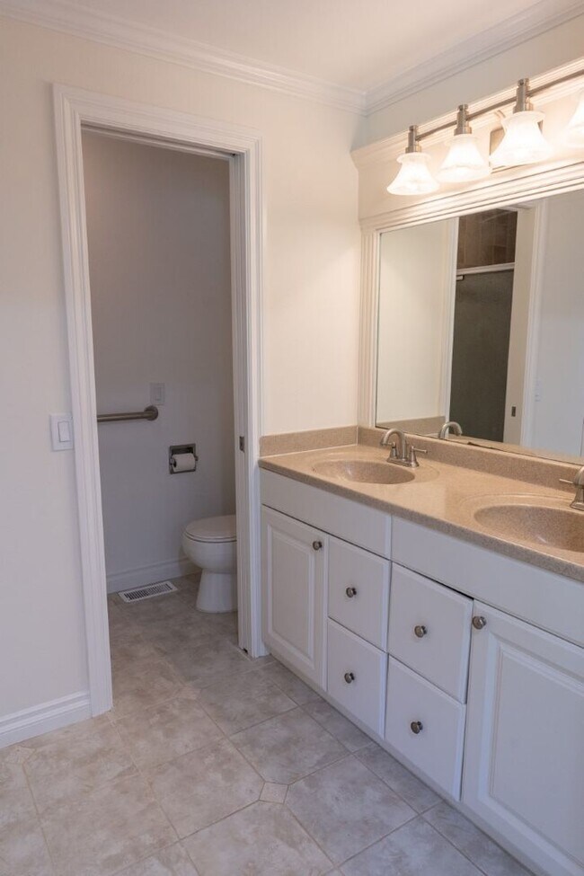 Building Photo - 3bd/1.75ba Sammamish House