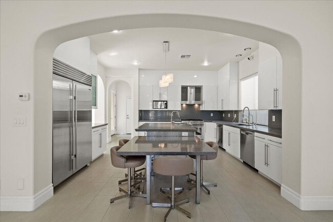 Building Photo - 3043 Red Springs Dr
