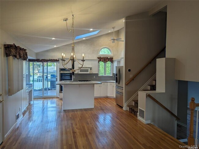Building Photo - 19 Comanche Ln