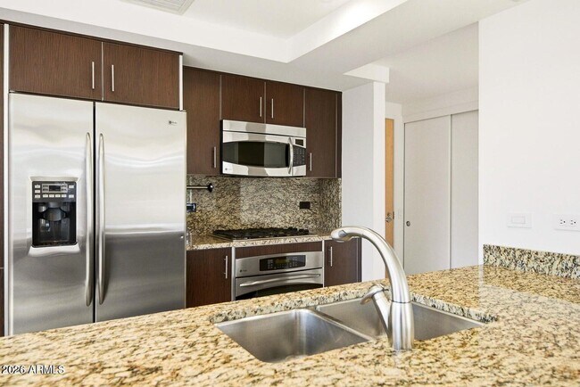 Building Photo - 7131 E Rancho Vista Dr